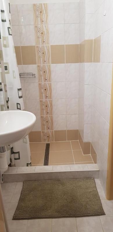 Standard Twin Room image 3
