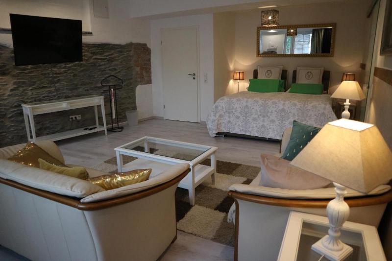 Deluxe King Room image 4