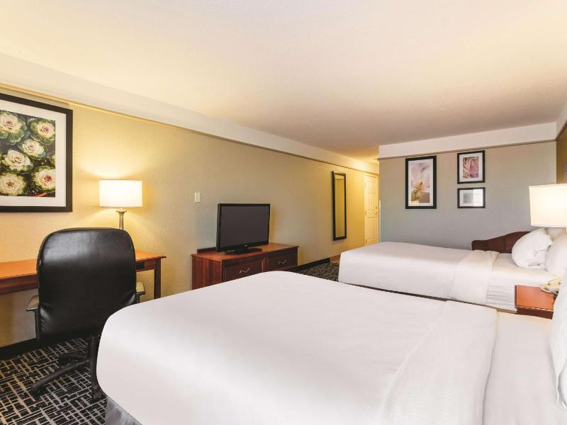 Double Room with Two Double Beds - Disability Access image 1