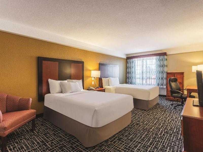 Double Room with Two Double Beds - Disability Access image 2