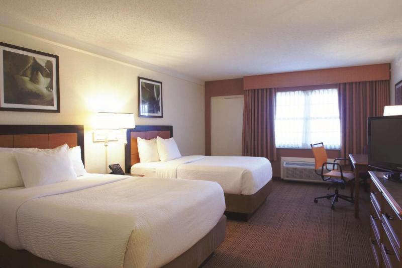 Deluxe Double Room image 3