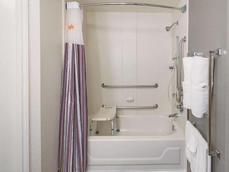Double Room with Two Double Beds - Disability Access image 2