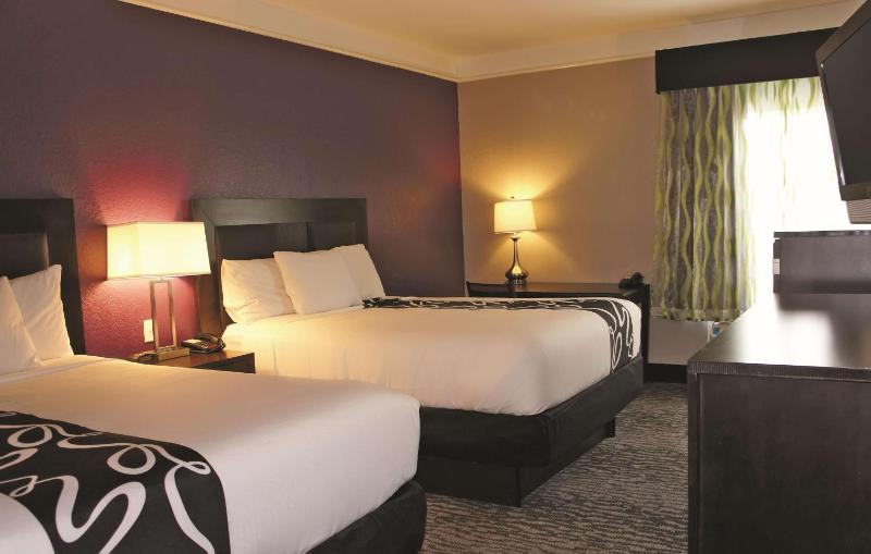 Queen Room with Two Queen Beds and Roll-In Shower - Mobility/Hearing Accessible - Non-Smoking image 2
