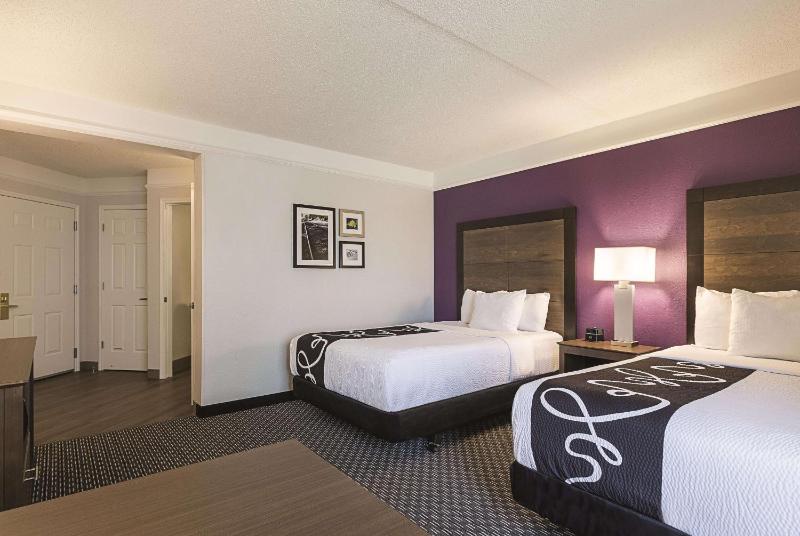 Double Room with Two Double Beds - Disability Access image 1
