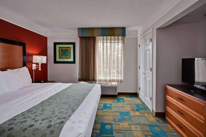 One-Bedroom King Suite - Non-Smoking image 3