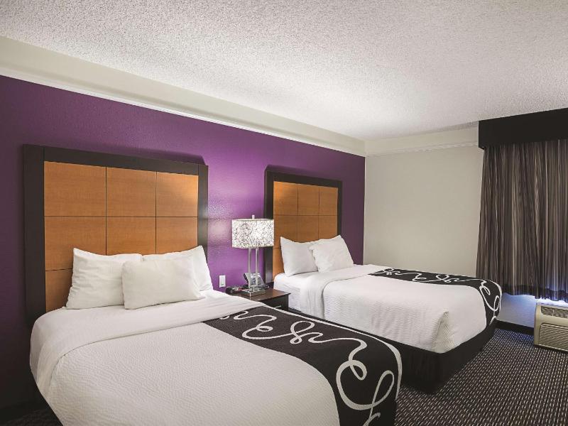 La Quinta Inn & Suites by Wyndham Phoenix Scottsdale - image 15