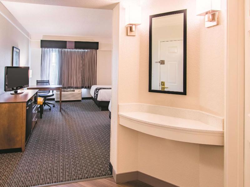 Double Room with Two Double Beds - Non-Smoking image 3
