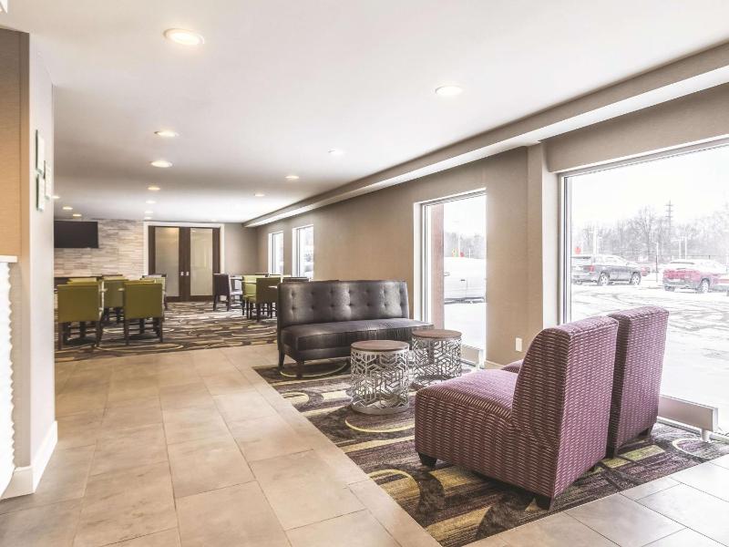 La Quinta Inn & Suites by Wyndham Cleveland - Airport North - image 30