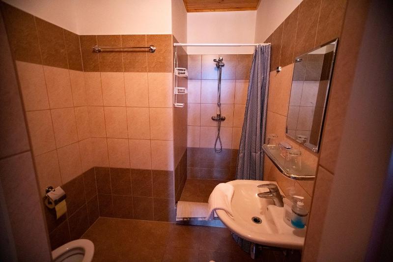 Quadruple Room with Bathroom image 4