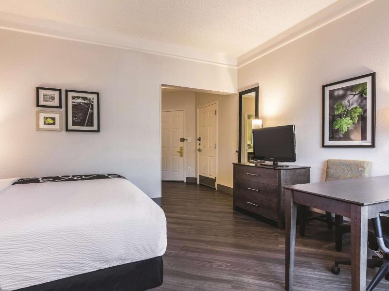 King Room - Disability Access image 2