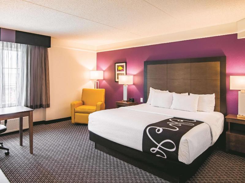 King Room - Non-Smoking image 2
