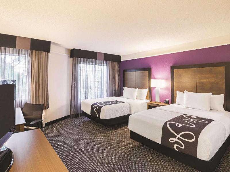 Double Room with Two Double Beds - Disability Access image 2