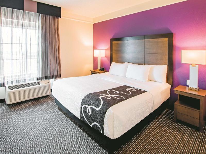 King Suite - Non-Smoking image 2