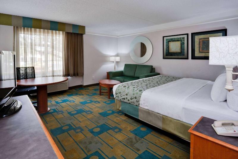 King Room with Sofa Bed image 2
