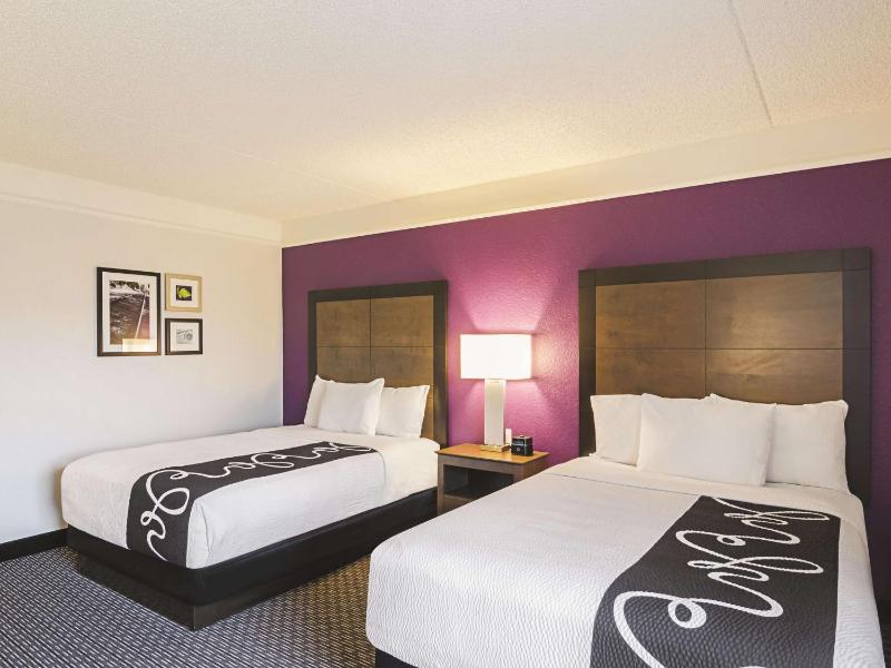 Deluxe Double Room with Two Double Beds image 4
