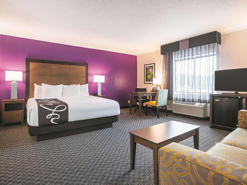 Deluxe King Room - Non-Smoking image 2