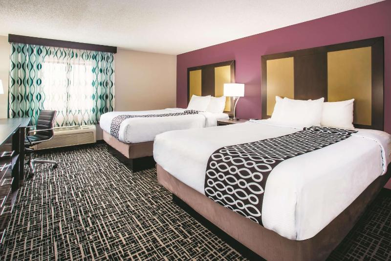 Double Room with Two Double Beds image 2