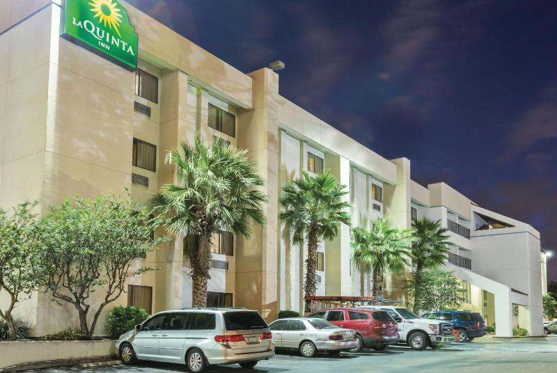 La Quinta Inn & Suites by Wyndham Austin North - image 15