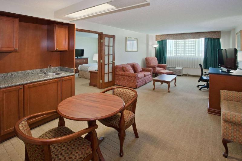 Deluxe Family Suite with City View - Mobility Access/Non-Smoking