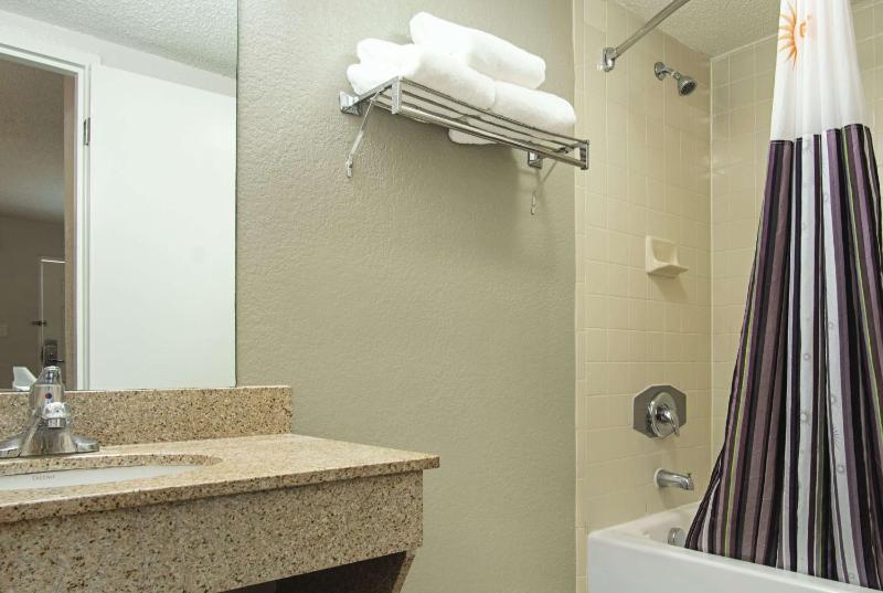 Deluxe Double Room with Two Double Beds image 3