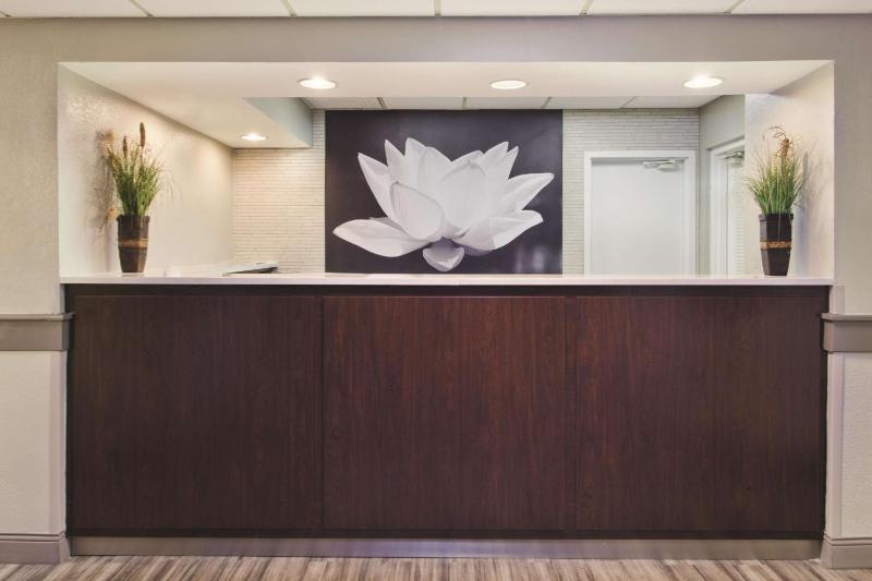 La Quinta Inn & Suites by Wyndham Charleston Riverview - image 20