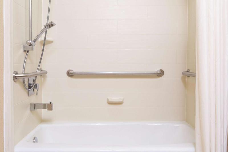 La Quinta Inn & Suites by Wyndham Austin North - image 6