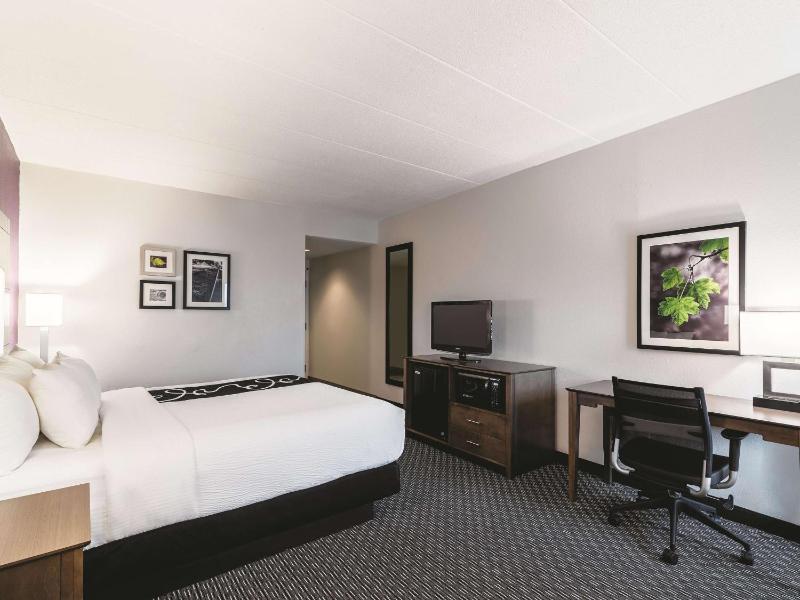 King Room image 4