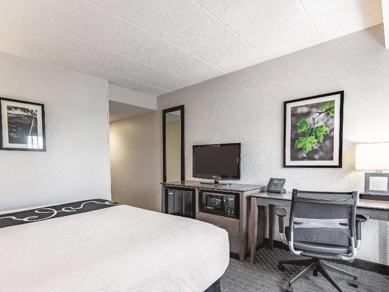 King Room - Disability Access image 3