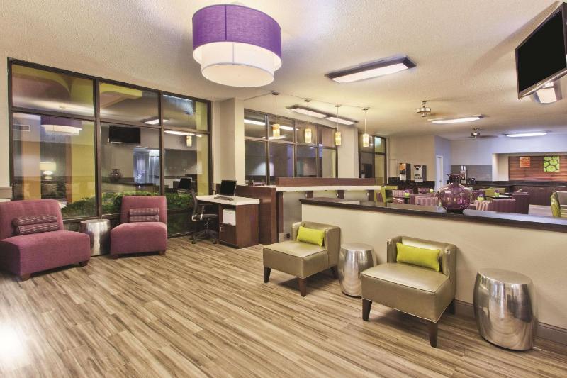La Quinta Inn & Suites by Wyndham Charleston Riverview - image 7