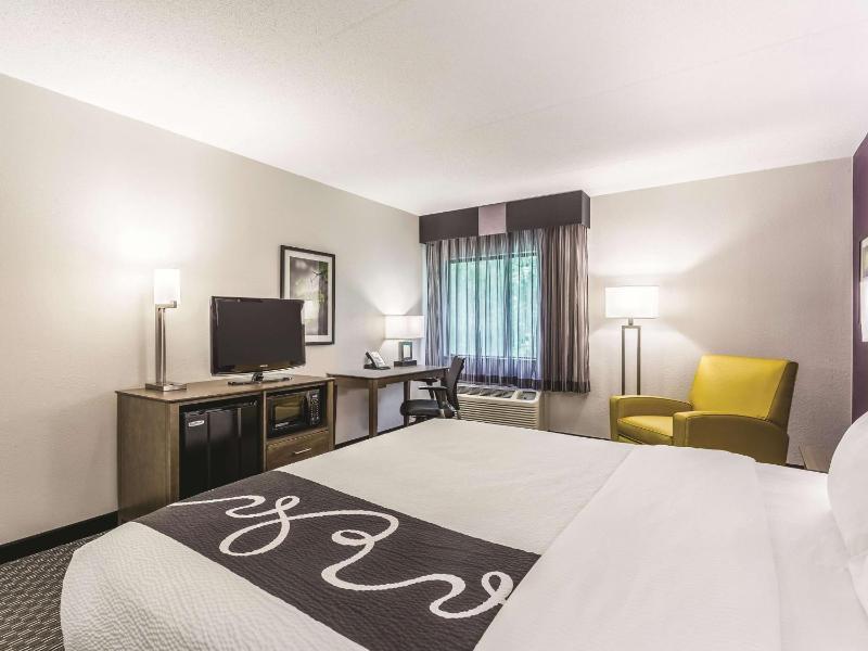 Deluxe King Room - Non-Smoking image 2
