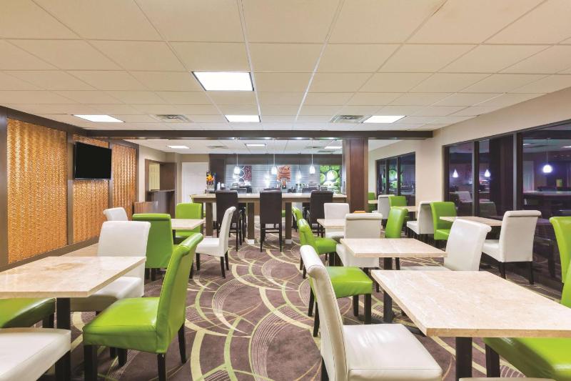 La Quinta Inn & Suites by Wyndham Austin North - image 16