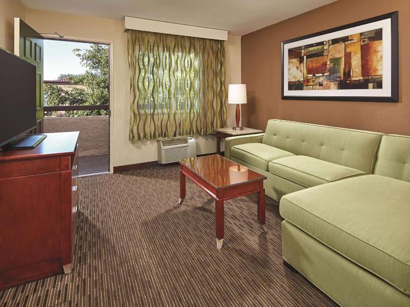 Mission View Inn & Suites San Diego - image 3