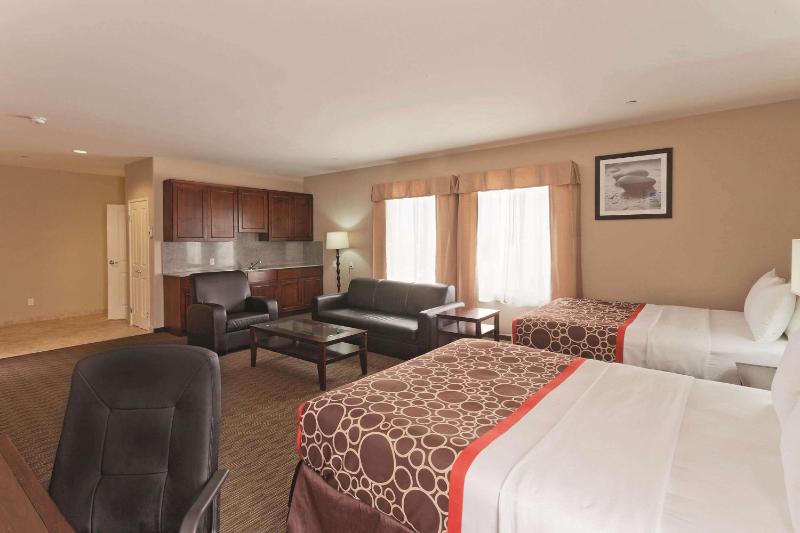 Deluxe Suite with Two Queen Beds - Non-Smoking image 2