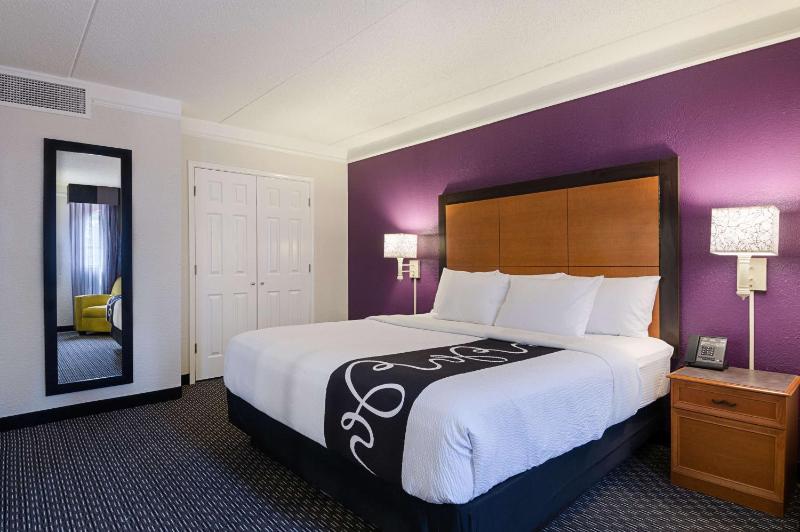 King Room image 3