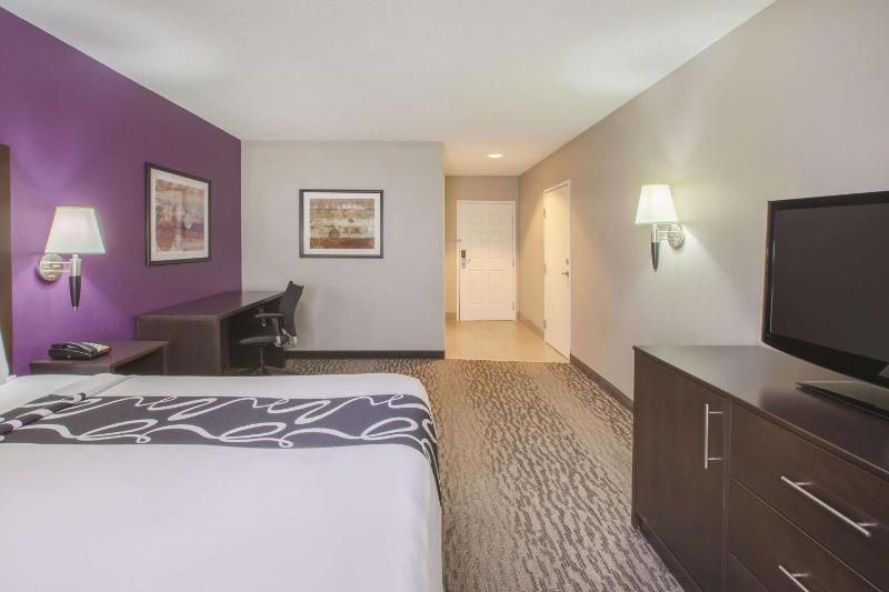 King Room - Non-Smoking image 2