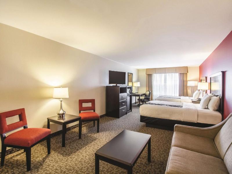 Executive Double Room with Two Queen Beds image 2
