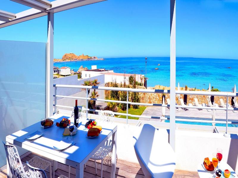 Two Bedroom Apartment with Panoramic Sea View - First Floor image 2