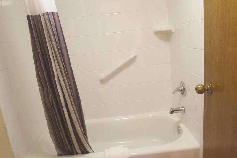 King Room - Non-Smoking image 2