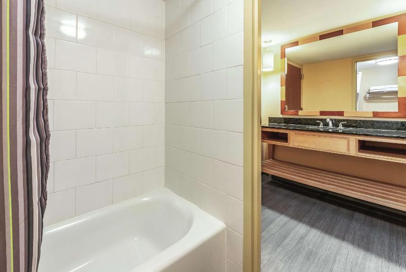 Double Room with Two Double Beds - Non-Smoking image 2