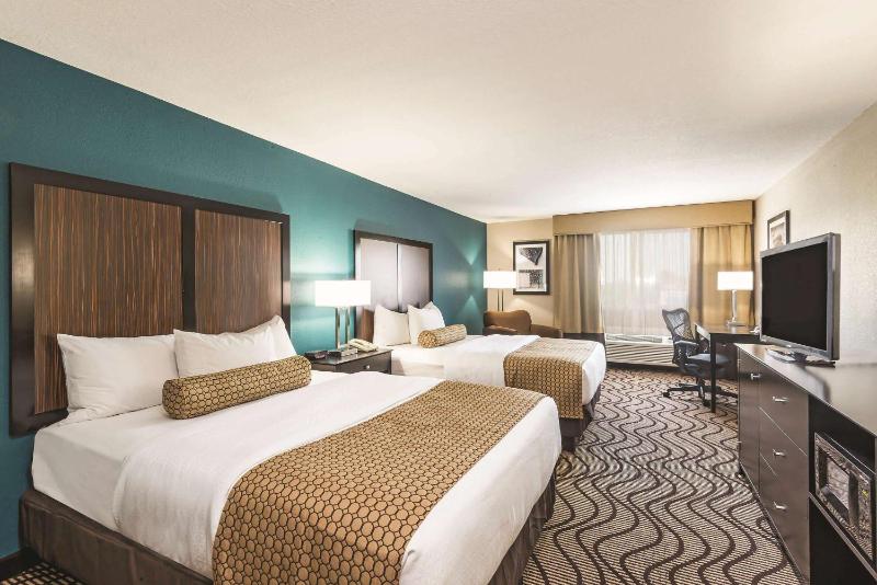Queen Room with Two Queen Beds - Mobility Access/Non-Smoking image 1