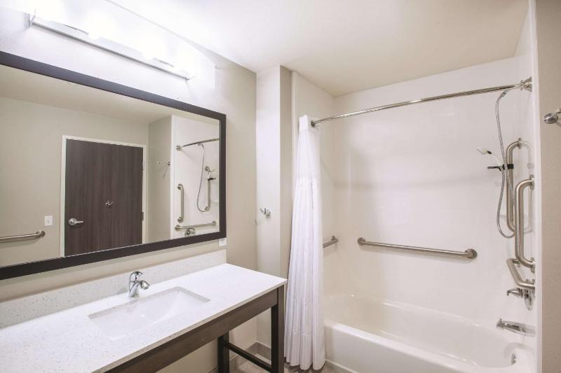 King Room - Mobility Access/Non-Smoking image 4