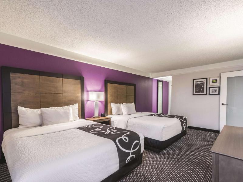 One Bedroom Suite with Two Queen Beds -  Non-Smoking image 3