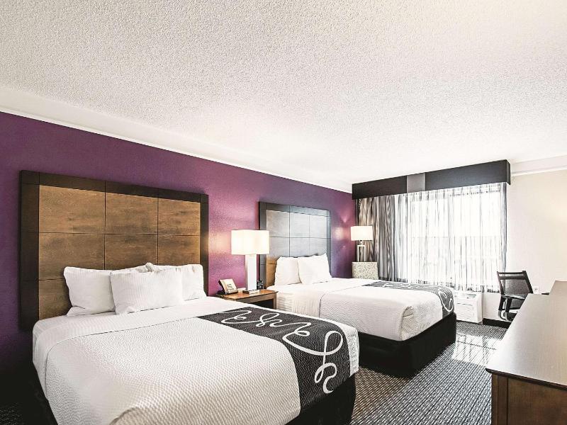 Queen Room with Two Queen Beds - Disability Access image 2