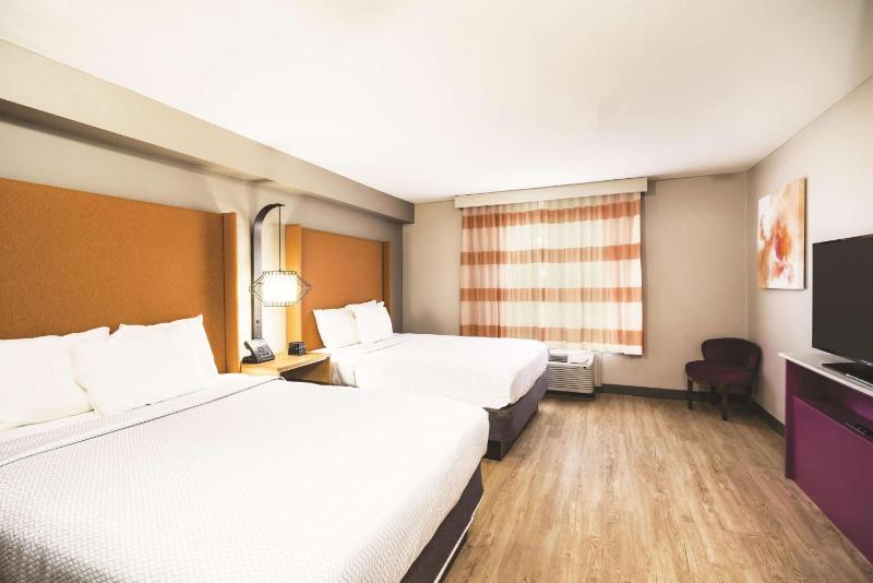 Suite with Two Queen Beds and Sofa Bed  image 3