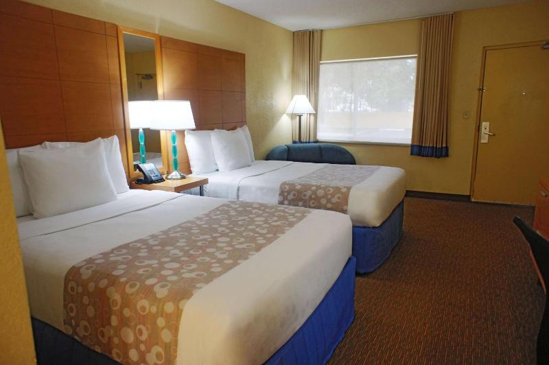 Deluxe Double Room with Two Double Beds image 3