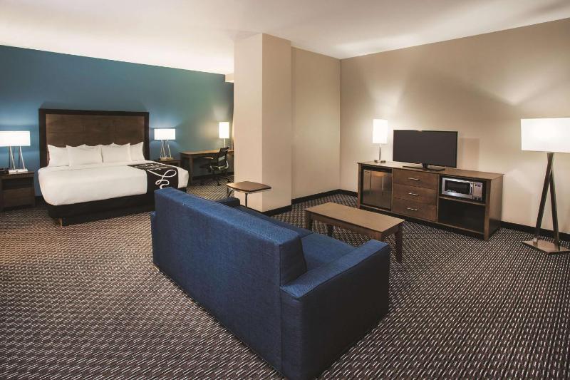 King Suite - Non-Smoking image 2