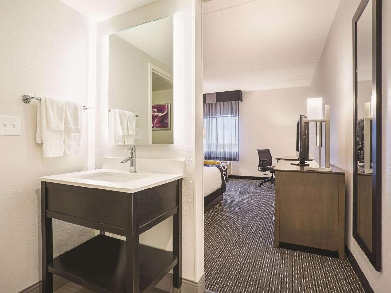 King Room image 4