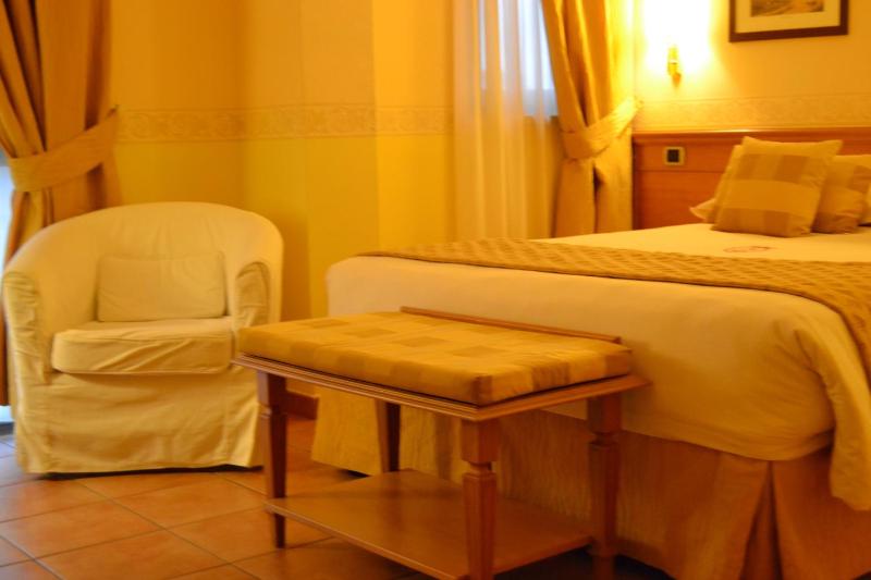 Royal Double Room image 3