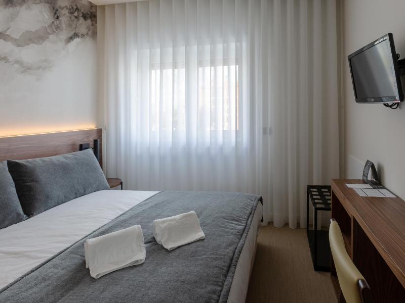 Standard Double Room image 4