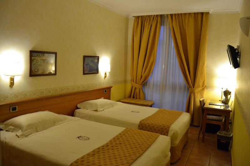 Deluxe Twin Room image 3